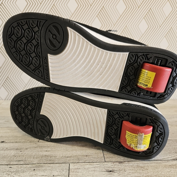 Heelys Voyager Wheeled Shoe Black & Red Men's Size 8 - Picture 6 of 8